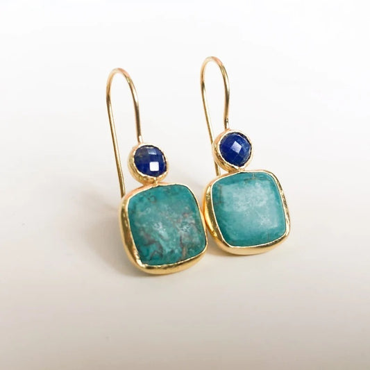 Boucles d’oreilles Moyyudé avec pierres bleues et vertes serties or bijoux pierres naturelles